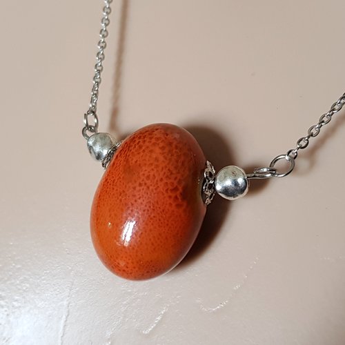 Collier perles en céramique orange foncé corail moucheté coupelles, fermoir, chaîne, métal acier inoxydable argenté