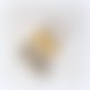 Boucle d'oreille perles ressort et verre jaune moutarde givré, coupelles, crochet, métal bronze
