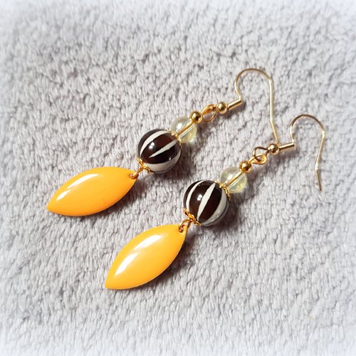 Boucle d'oreille pendante ovale émaillé orange, perles en agathe marron, blanc, coupelles, crochet en métal acier inoxydable doré
