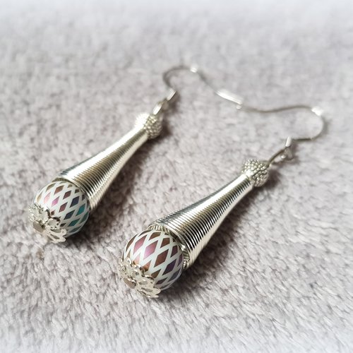 Boucle d'oreille pendante, perles en verre blanc, multicolore, tige, crochet en métal acier inoxydable argenté