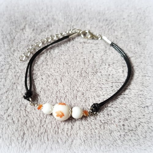 Bracelet cordon ciré noir, perle en verre blanc, orange, fermoir mousqueton,  chaîne d’extension en métal argenté