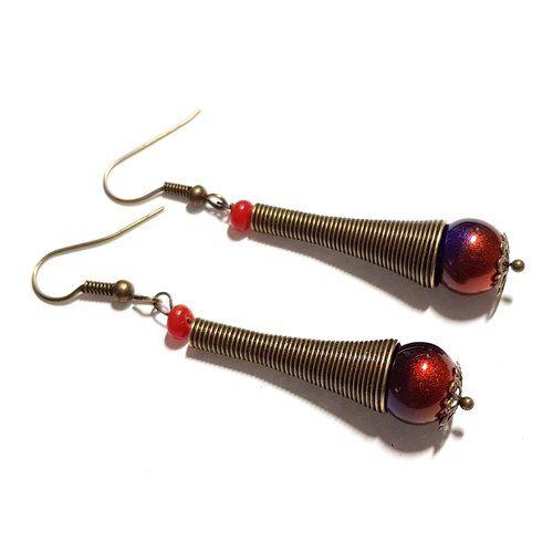 Boucle d'oreille pendante cône en spiral, perles en verre orange corail, violet, métal bronze