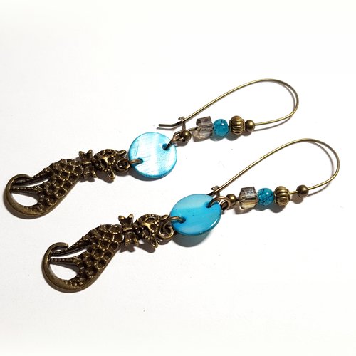 Boucle d'oreille chat, nacre bleu, perles en en verre, crochet en métal bronze
