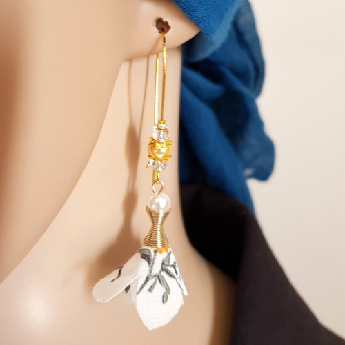 Boucle d'oreille pendante avec pompons en voilage, perles en verre jaune, coupelles, crochet en métal acier inoxydable doré