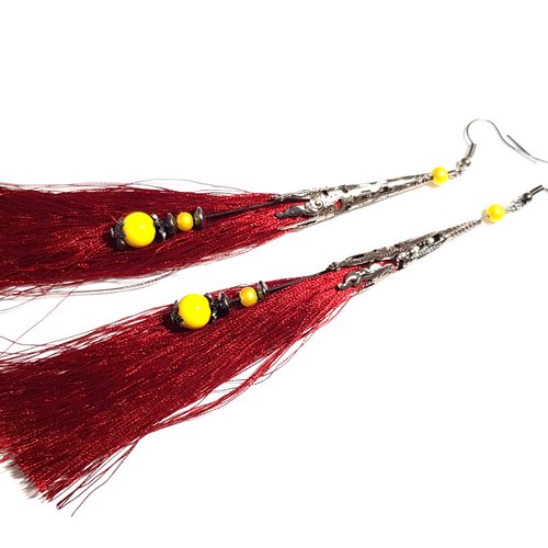 Boucle d'oreille pendante pompons rouge foncé, perles en verre jaune, coupelles cône en métal gris noir