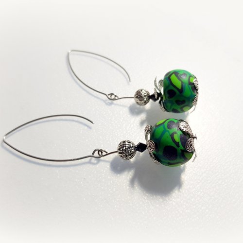 Boucle d'oreille pendant, perles en fimo différents vert et noir crochet en métal acier inoxydable argenté