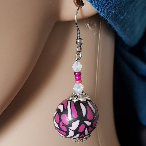 Boucle d'oreille pendant, perles en fimo rose, fuchsia, blanc et noir crochet en métal acier inoxydable argenté