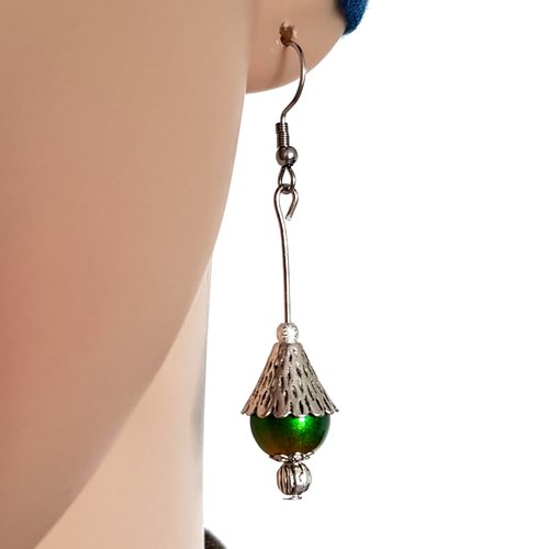Boucle d'oreille pendant, perles en verre vert, jaune, coupelles, crochet en métal acier inoxydable argenté
