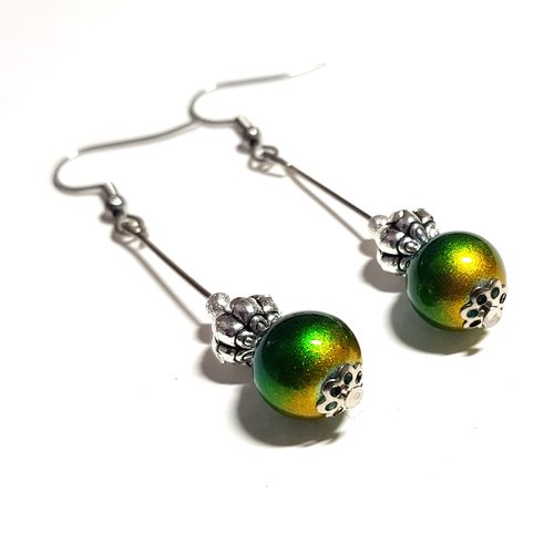 Boucle d'oreille pendant, perles en verre vert, jaune, coupelles, crochet en métal acier inoxydable argenté