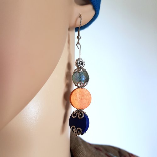 Boucle d'oreille pendante perles en bois et verre, bleu, orange, reflets, crochet en métal acier inoxydable argenté