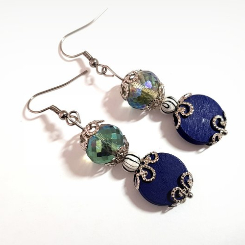 Boucle d'oreille pendante perles en bois et verre, bleu marine, blanc, reflets, crochet en métal acier inoxydable argenté