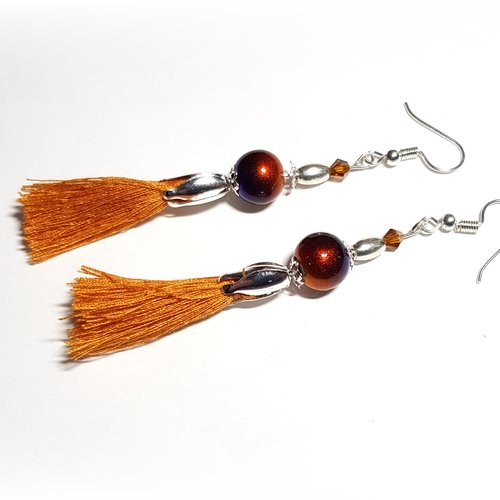 Boucle d'oreille pendante pompons orange, perles en verre violet orange, coupelles cône en métal argenté clair