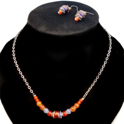 Une parure collier boucle d'oreille perles en verre orange, prune, coupelles, fermoir, chaîne, métal acier inoxydable argenté