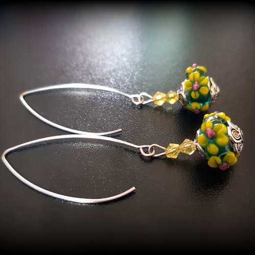 Boucle d'oreille perles en verre vert, jaune fleur, coupelles, crochet en métal acier inoxydable argenté