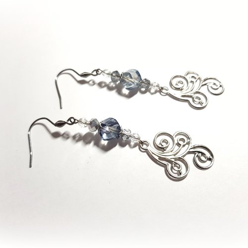 Boucle d'oreille perles en verre transparent bleuté, coupelles, crochet en métal acier inoxydable argenté