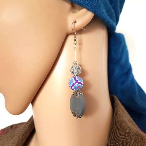 Boucle d'oreille pendante perles en bois grise, pâte fino violet bleu, blanc à fleur, crochet en métal acier inoxydable argenté