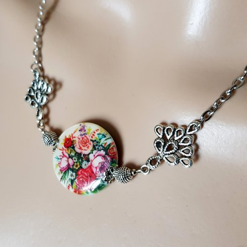 Collier perles en nacre fleur multicolore, coupelles, fermoir, chaîne, métal acier inoxydable argenté
