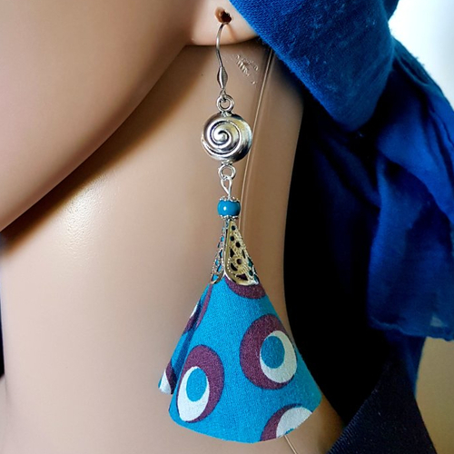 Boucle d'oreille pendante avec pompons en tissu bleu, beige, marron, perles, crochet en métal acier inoxydable argenté