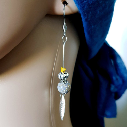 Boucle d'oreille pendante feuille, perles en gris, jaune, crochet en métal acier inoxydable argenté