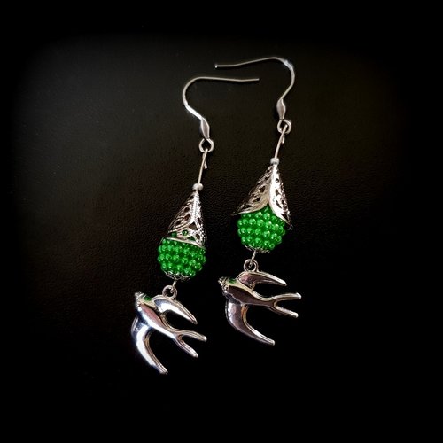 Boucle d'oreille pendante oiseaux hirondelle, perles en acrylique verte, coupelles, crochet en métal acier inoxydable argenté