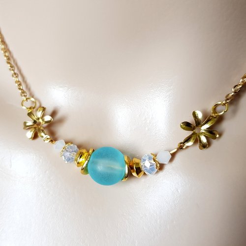 Collier fleurs, perles en verre transparent et acrylique bleu givré, coupelles, fermoir, chaîne, métal acier inoxydable doré