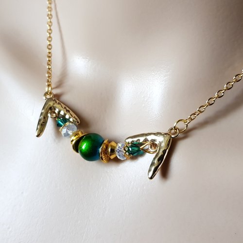 Collier perles en verre vert transparent coupelles, fermoir, chaîne, métal acier inoxydable doré