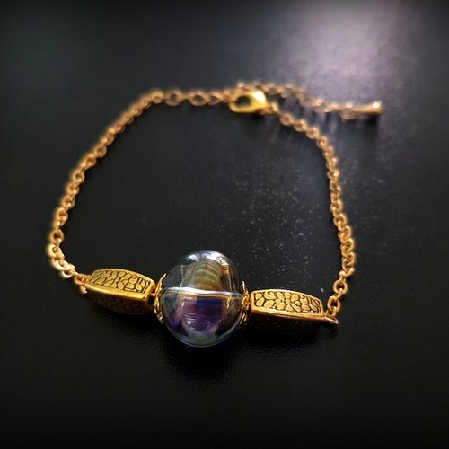 Bracelet perle en verre transparent avec reflets bleu, violet, fermoir mousqueton, chaîne, d’extension en métal acier inoxydable doré
