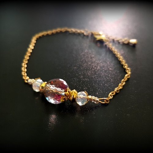 Bracelet perle en verre transparent avec reflets vert, violet, fermoir mousqueton, chaîne, d’extension en métal acier inoxydable doré