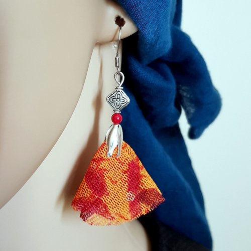 Boucle d'oreille pendante, pompons en voilage rouge, orange, perles, coupelles, crochet en métal acier inoxydable argenté
