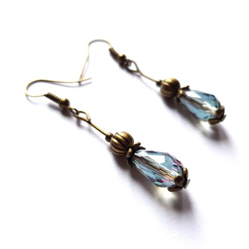 Boucle d'oreille perles en verre à facette transparentes avec reflets bleuté, crochet en métal bronze