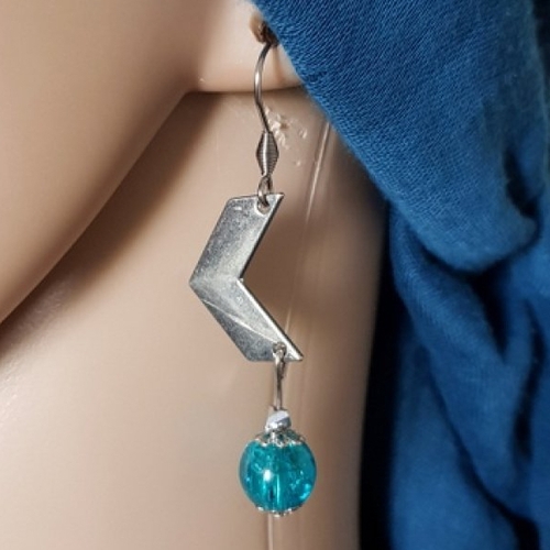 Boucle d'oreille perles en verre bleu craquelé, crochet en métal acier inoxydable argenté