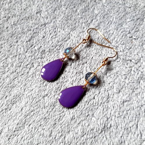 Boucle d'oreille pendante, goutte émaillé violet, perles en verre transparente avec reflets, crochet en métal acier inoxydable doré