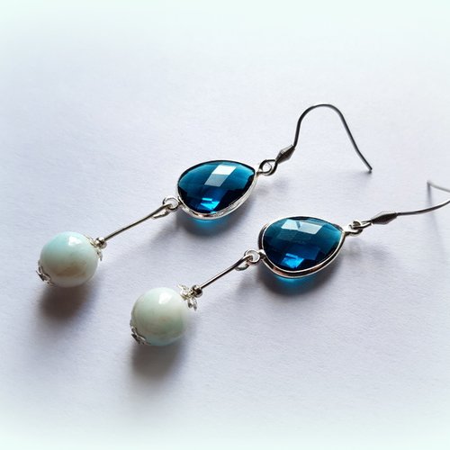 Boucle d'oreille connecteur bleu, perles en verre blanche marbré bleu, beige, crochet en métal acier inoxydable argenté