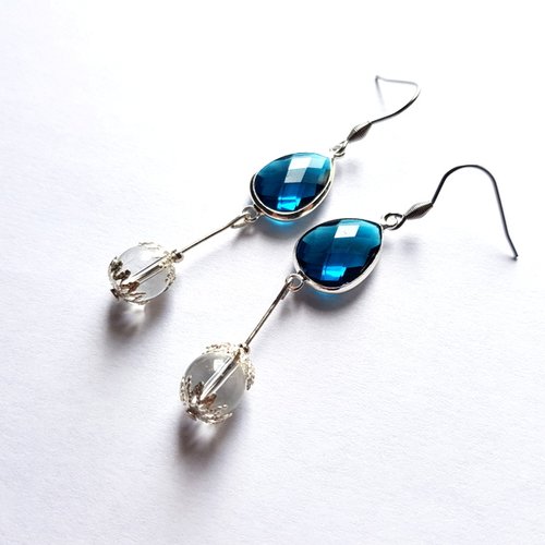 Boucle d'oreille connecteur bleu, perles en verre transparente, crochet en métal acier inoxydable argenté