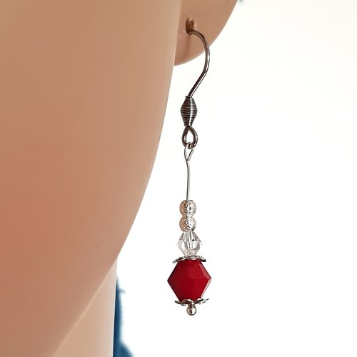 Boucle d'oreille coupelles, perles rouge foncé, transparente, crochet en métal acier inoxydable argenté