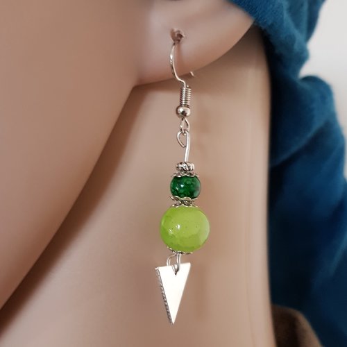 Boucle d'oreille triangle perles verre verte, crochet en métal acier inoxydable argenté