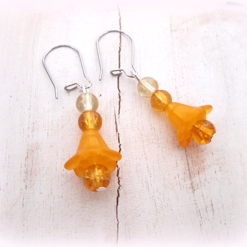 Boucle d'oreille coupelles cloche fleur orange acrylique, perles en verre, crochet en métal acier inoxydable argenté