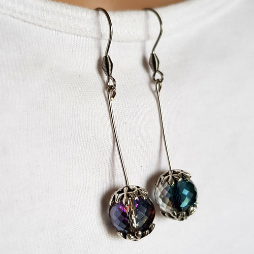 Boucle d'oreille perles en verre transparent avec reflets multicolore, crochet en métal acier inoxydable argenté