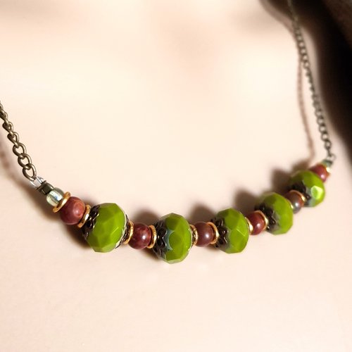Parure collier perles en verre vert olive, marron, boucle d'oreille, coupelles, fermoir, chaîne, métal bronze