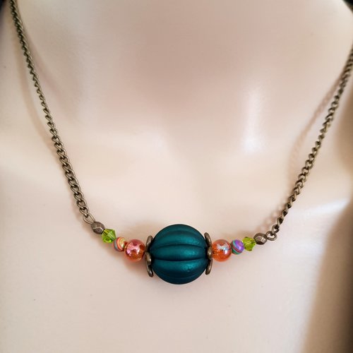Collier perles en acrylique et en verre, vert, orange transparent, mauve, coupelles, fermoir, chaîne, métal bronze