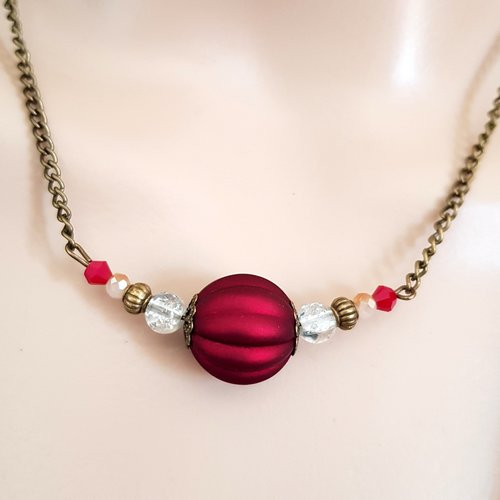 Collier perles en acrylique et en verre, rouge foncé, transparent, coupelles, fermoir, chaîne, métal bronze