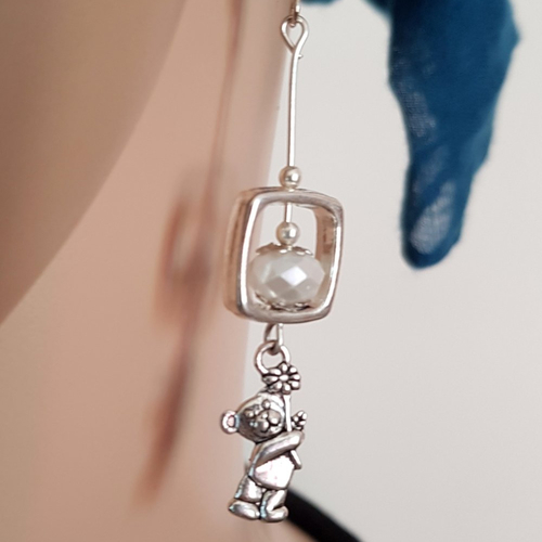 Boucle d'oreille animaux ours, perles en verre blanche, cadre, crochet en métal acier inoxydable argenté