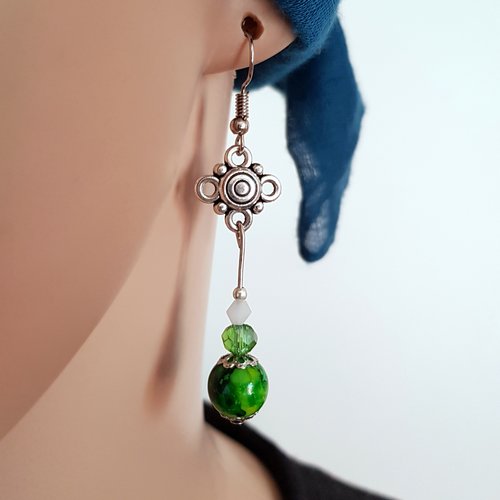 Boucle d'oreille connecteur fleur, perles en verre vert, blanc, crochet en métal acier inoxydable argenté