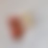 Boucle d'oreille pompon en tissue fleuri rouge, jaune, perles en verre jaune, crochet en métal acier inoxydable argenté