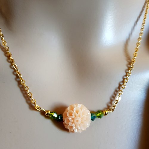 Collier perles fleur en acrylique orange pêche clair, vert, fermoir, chaîne força plate, métal acier inoxydable doré