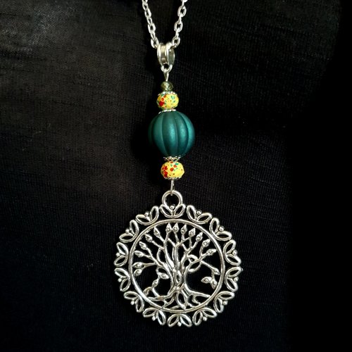 Collier sautoir pendentif arbre, grosse perles en acrylique vert et verre jaune, chaîne força plate, fermoir, métal argenté