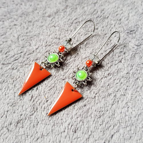 Boucle d'oreille connecteurs fleur, triangle orange foncé émaillé, perles, crochet en métal acier inoxydable argenté