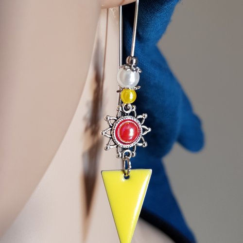 Boucle d'oreille connecteurs fleur, triangle  jaune émaillé, perles, crochet en métal acier inoxydable argenté