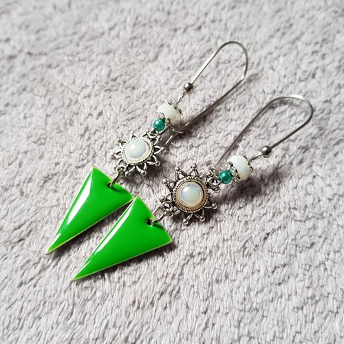 Boucle d'oreille connecteurs fleur, triangle vert émaillé, perles, crochet en métal acier inoxydable argenté