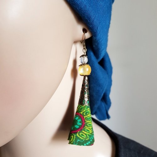 Boucle d'oreille pendante pompons en tissu vert, jaune, rouge, perles en acrylique jaune moutarde, transparente, crochet en métal bronze